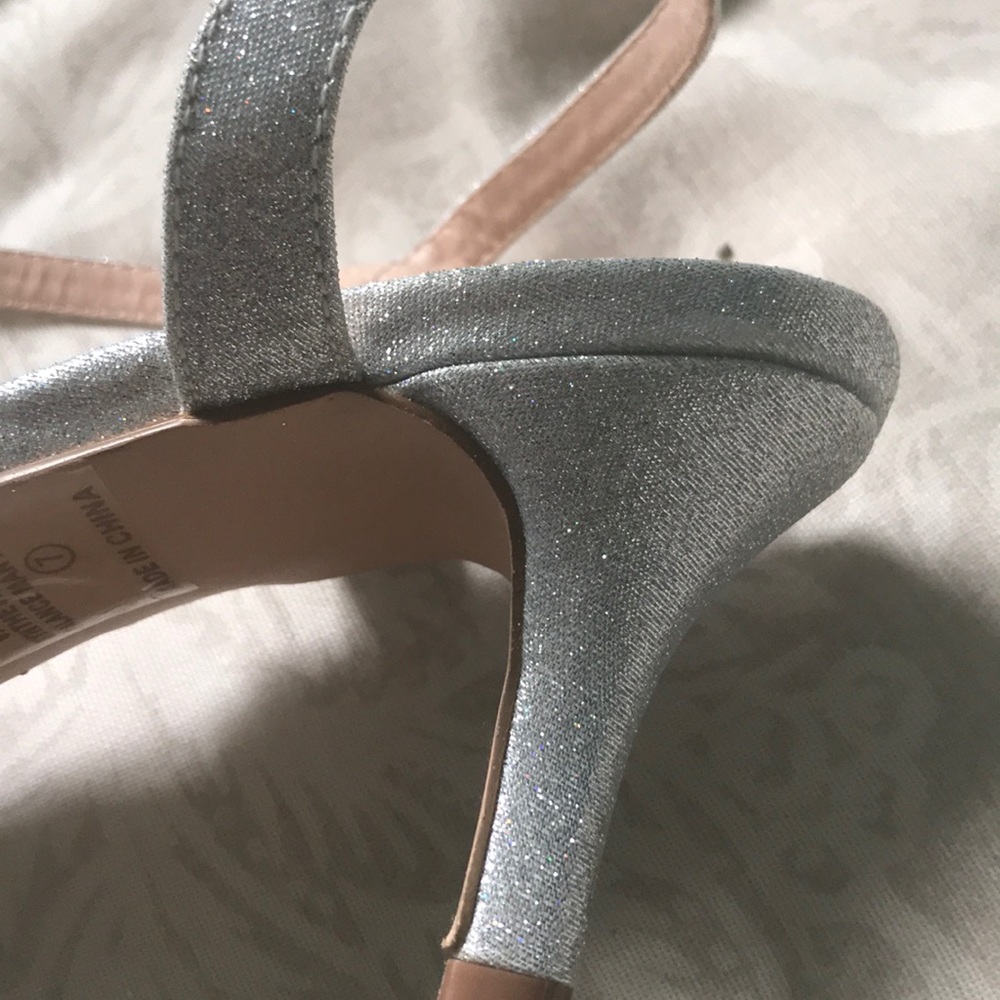 Silver heels - Picture 3 of 6